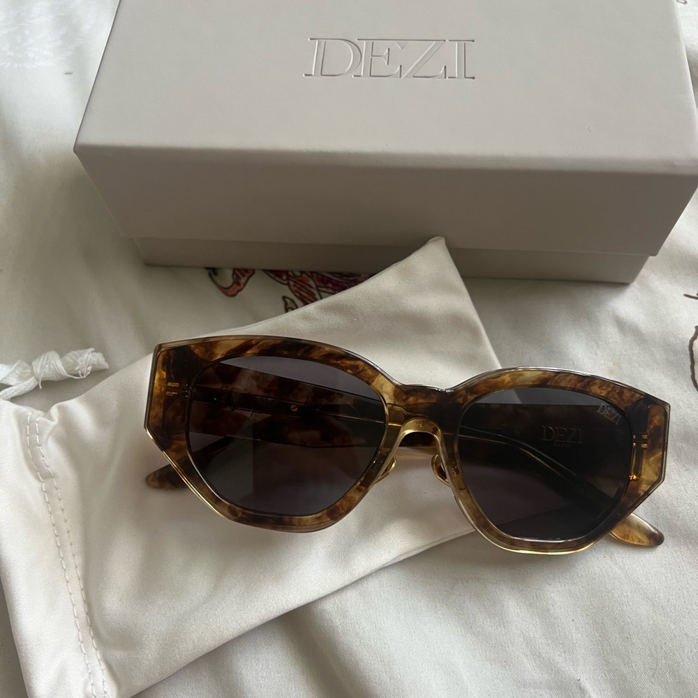 DEZI Charge It /dark Smoke Sunglasses
